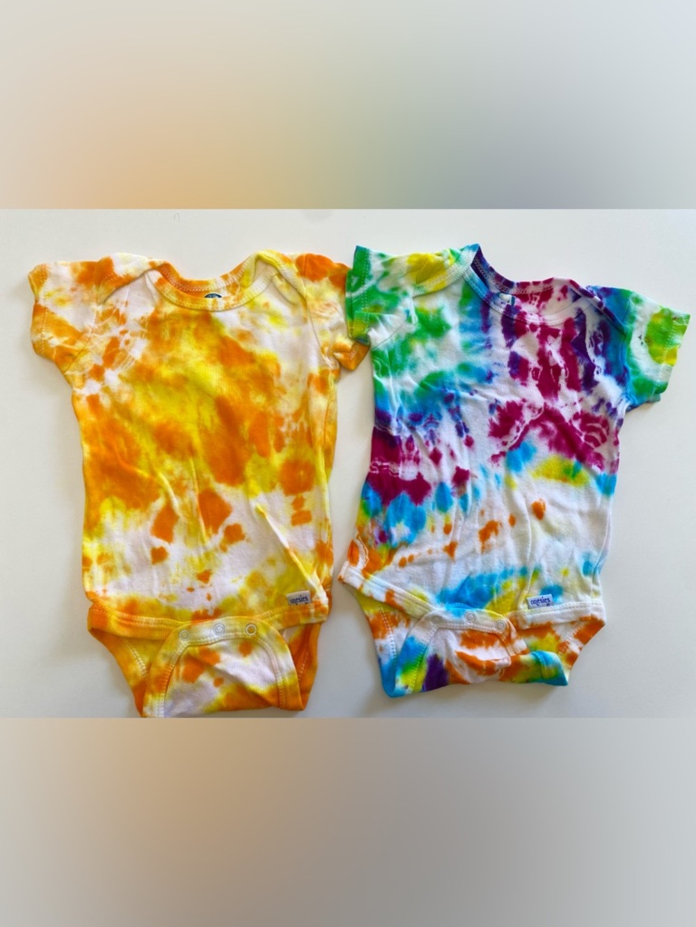 Gerber Tie-Dye Short Sleeve Baby One-Piece Bodysuit - size 3-9 months NEW